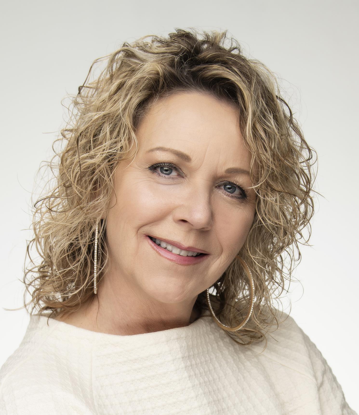 Real Estate Agent Denise McKenzie, AssociateHomes By Julie Clarke