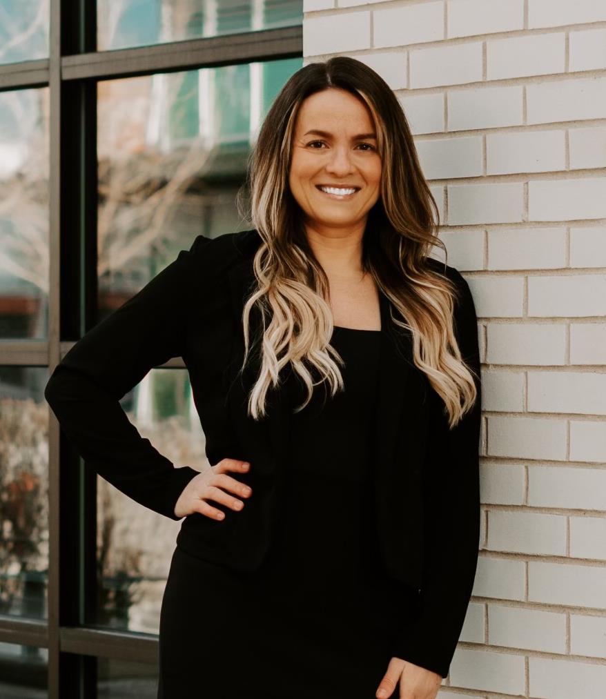 Real Estate Agent Candice Ferreira Hartland, WI