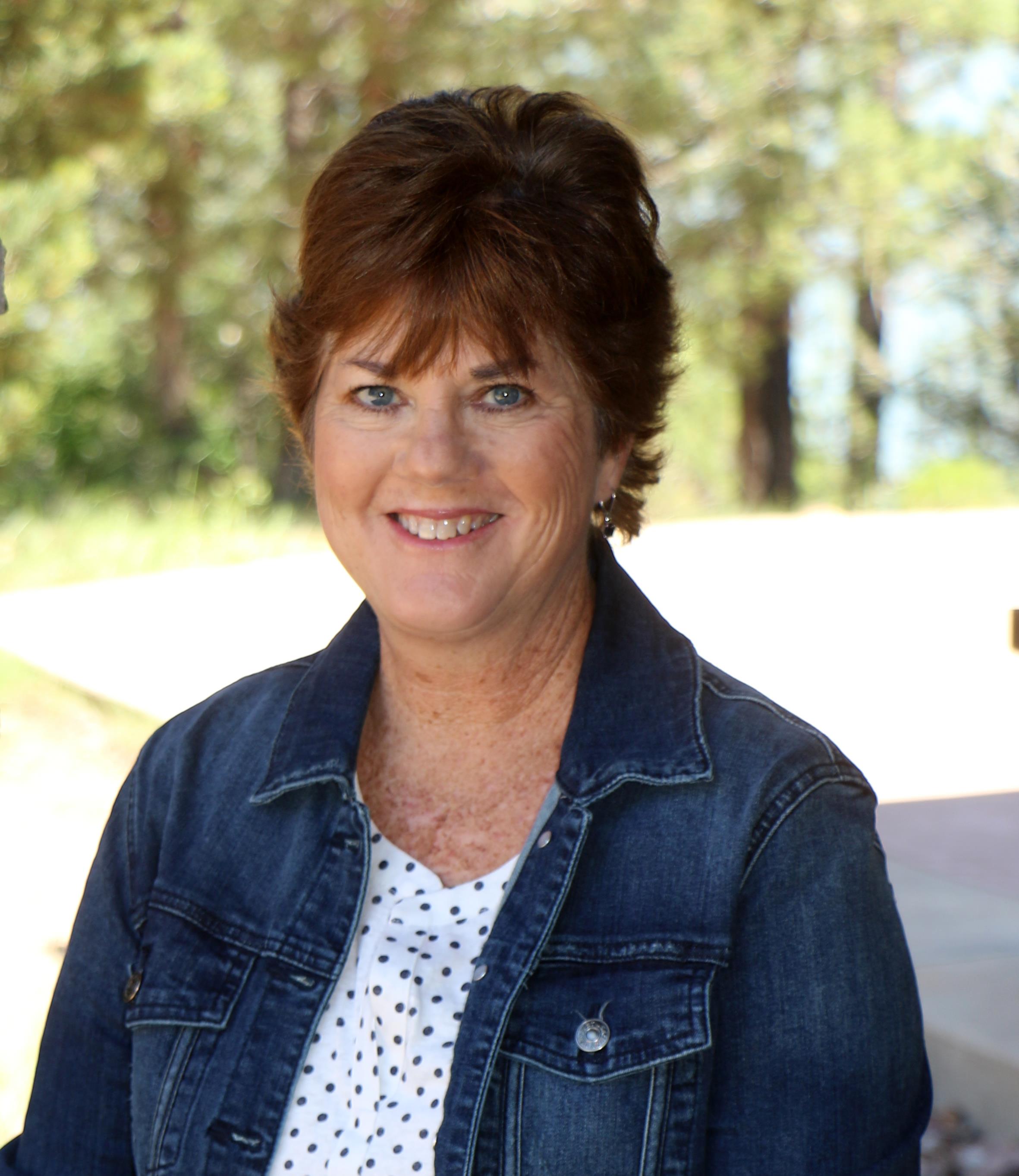 Real Estate Agent Beth Williams Show Low, AZ