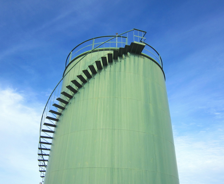 What You Need to Know About the Two Most Common Liquid Fertilizer Tank Types Mossbauer Science