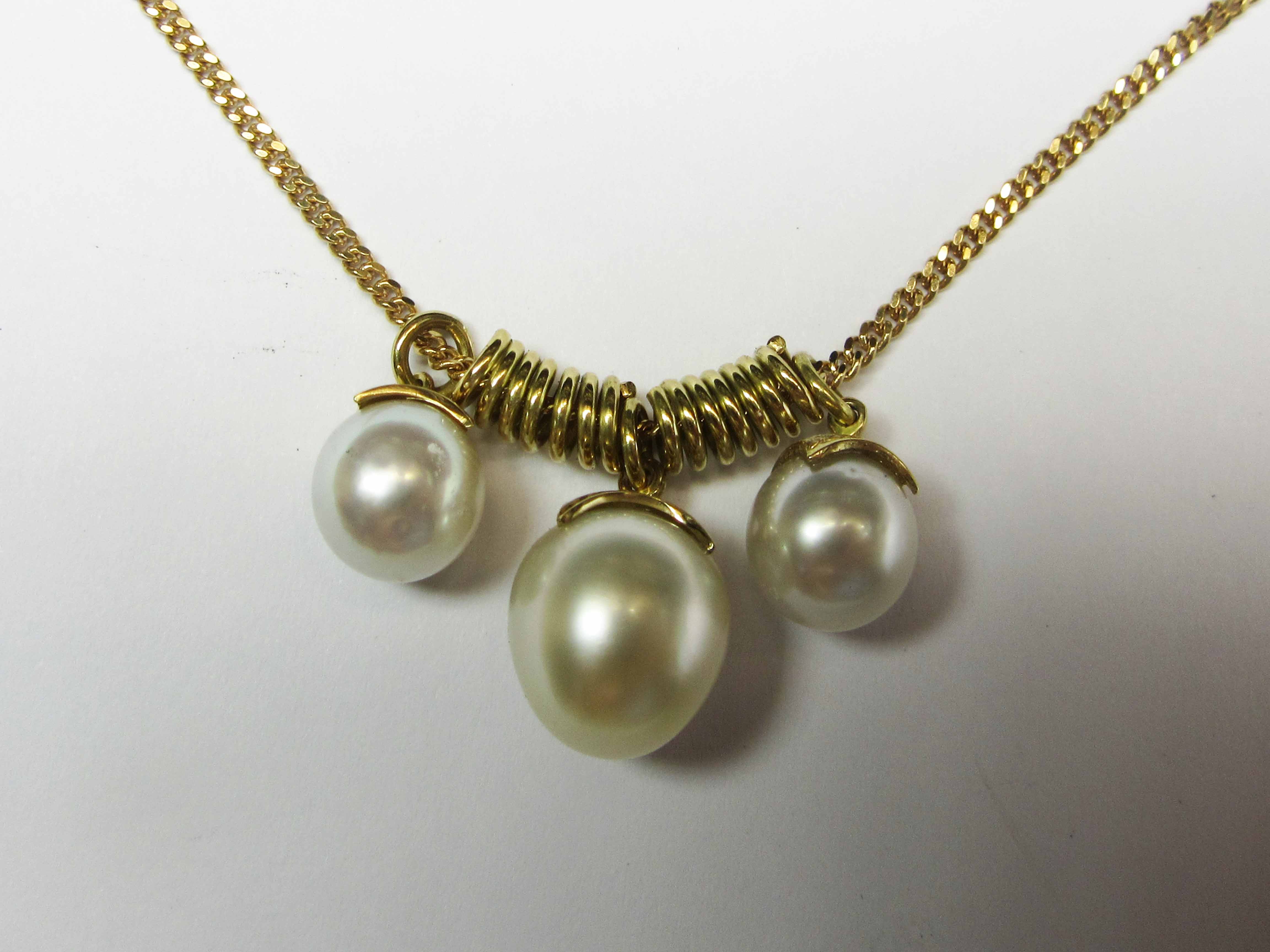 Three pearl drop necklace