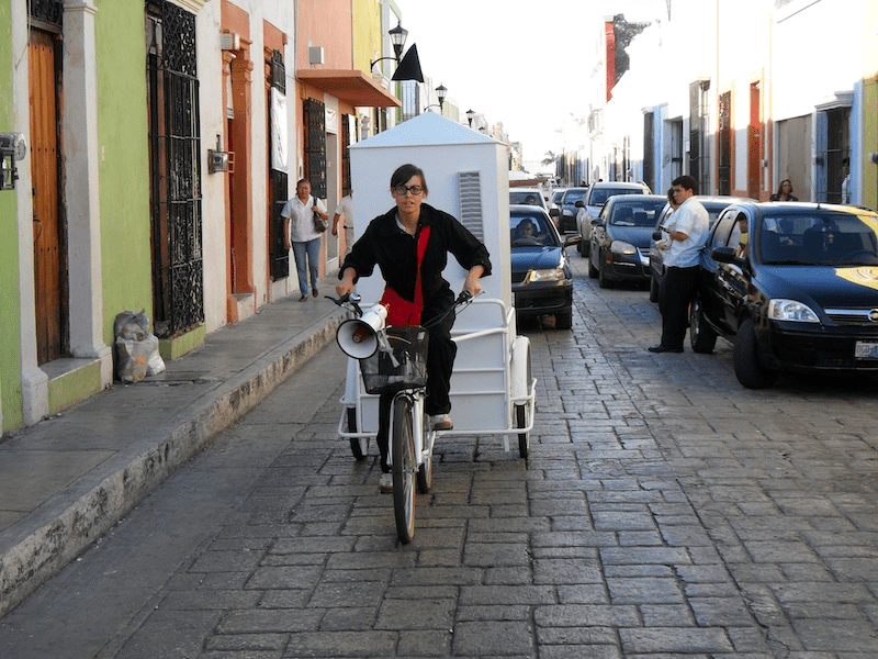 Driving a Bikable Work Station from Barrio to Barrio, Amor Muñoz