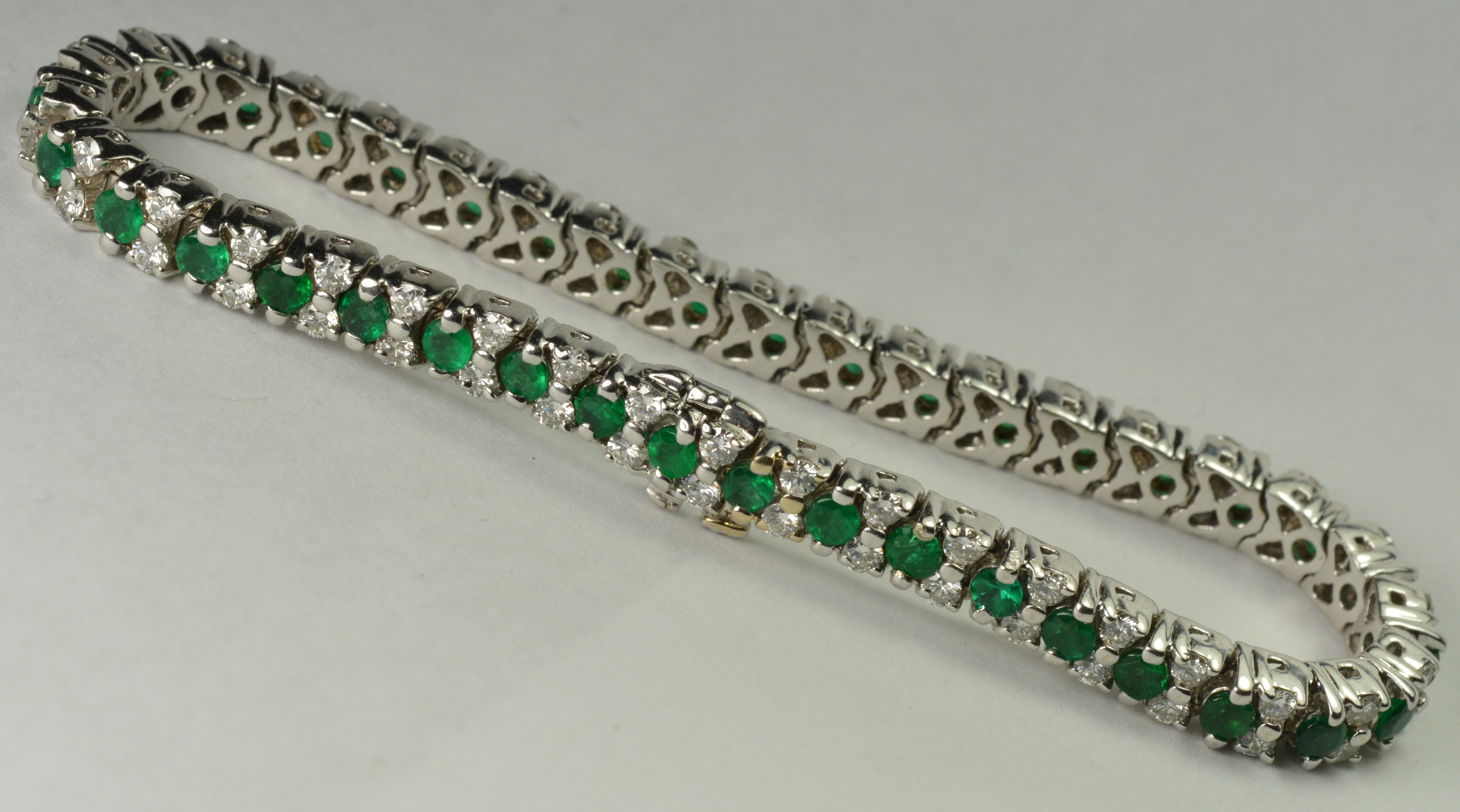 18k White Gold Colombian Emerald Diamond Bracelet 6.65ct TCW HI , SI