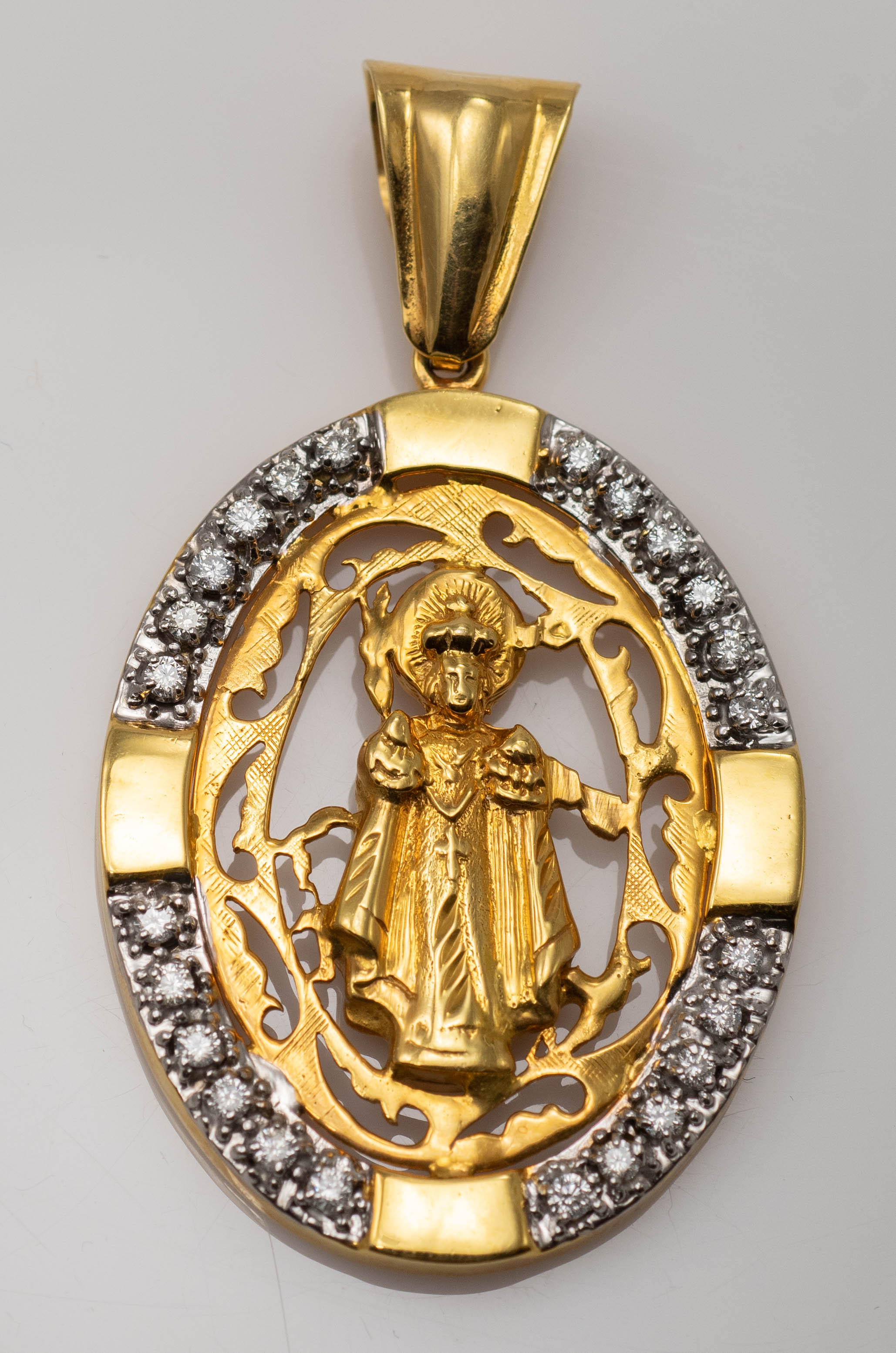 Religious pendant with diamonds in 14k yellow gold Tangible Investments