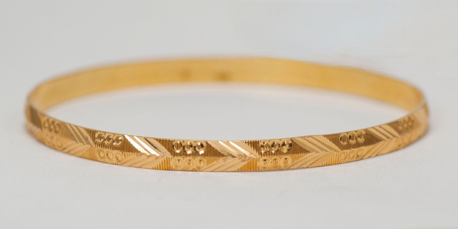 21k Yellow Gold Bangle Beautiful Design Tangible Investments
