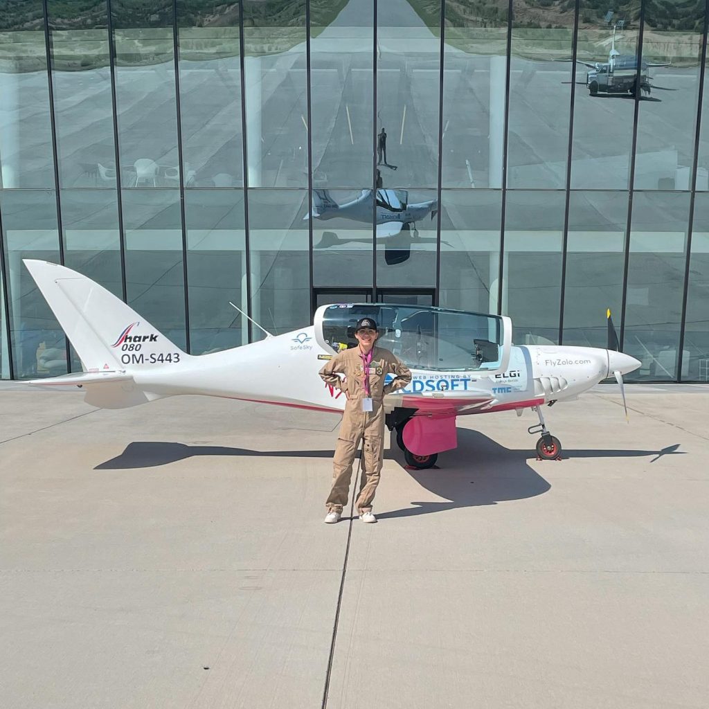 Zara Rutherford, 19YearOld RoundtheWorld Pilot, Reaches Los Angeles