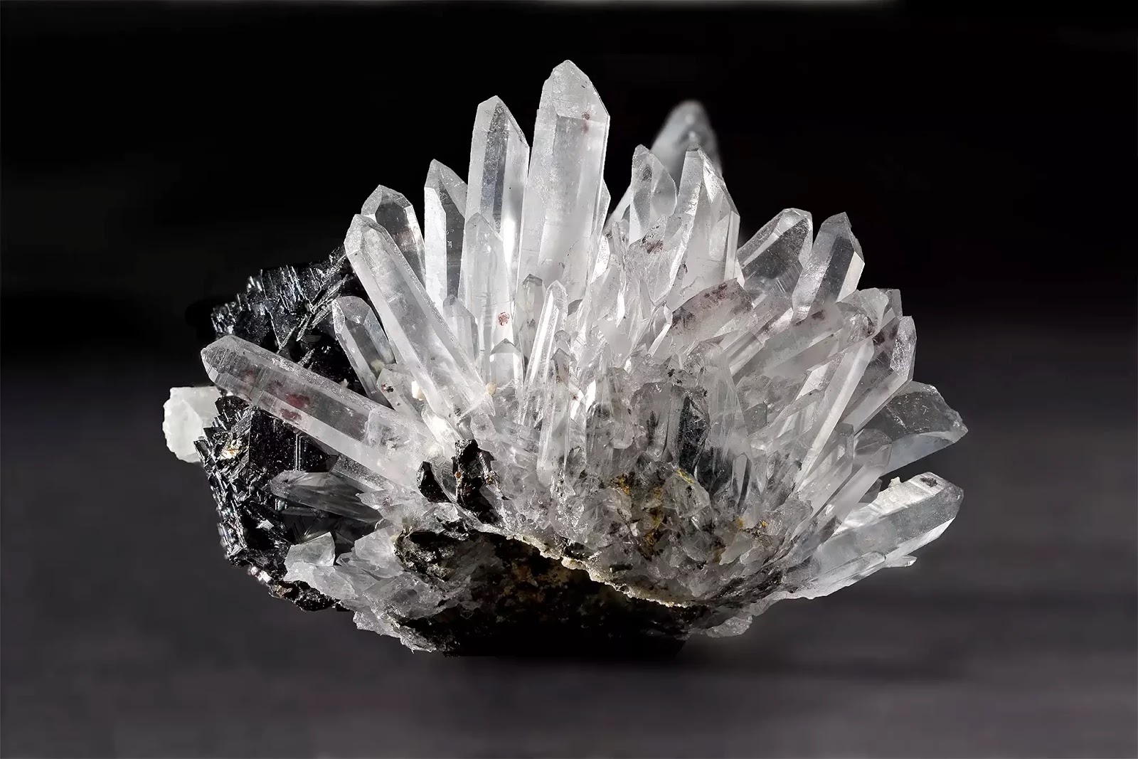 Batu Quartz Asal, Jenis Dan Perawatannya