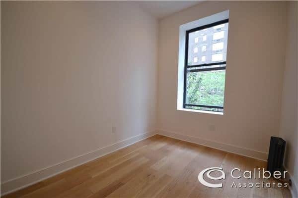 5 Cool NYC Apartments Under 1,400 Per Person (February 27)