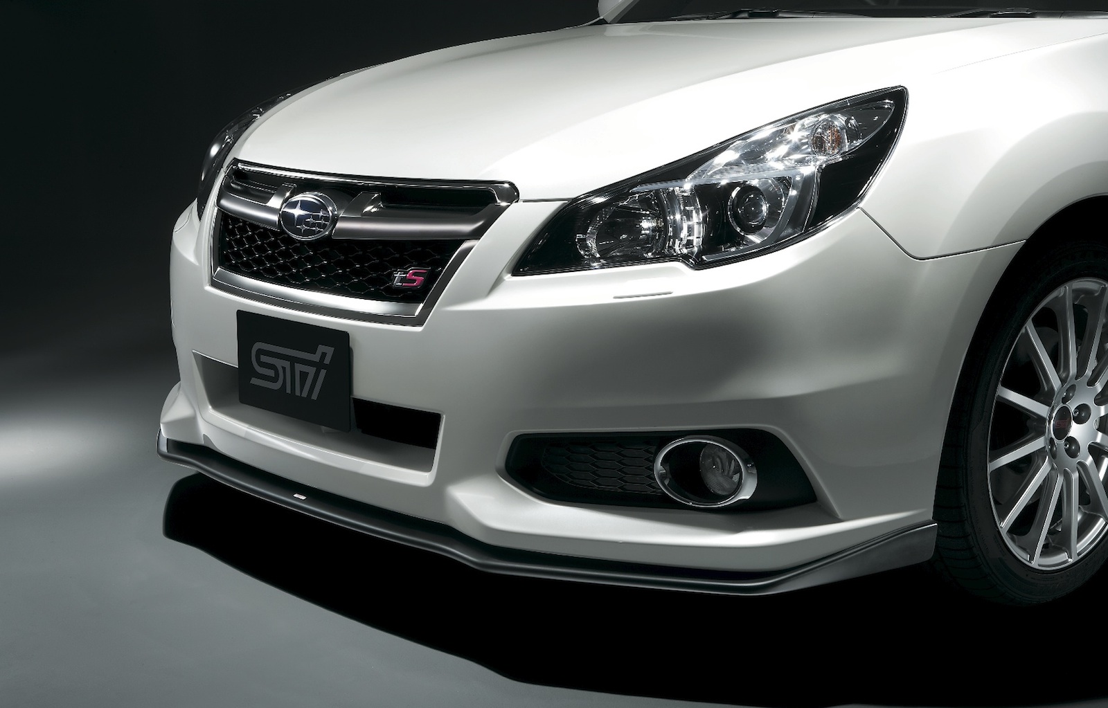 Subaru Legacy Touring Wagon, Legacy B4 sedan STI models released Photos (1 of 11)