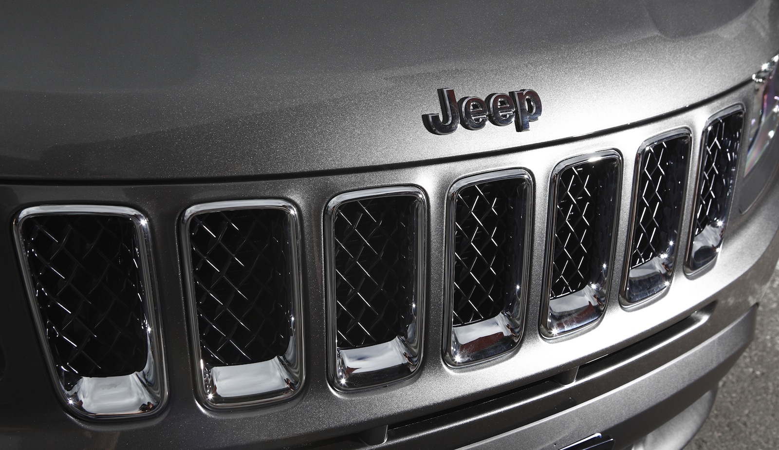 Jeep Compass, Patriot fuel tank tube recall affects 333