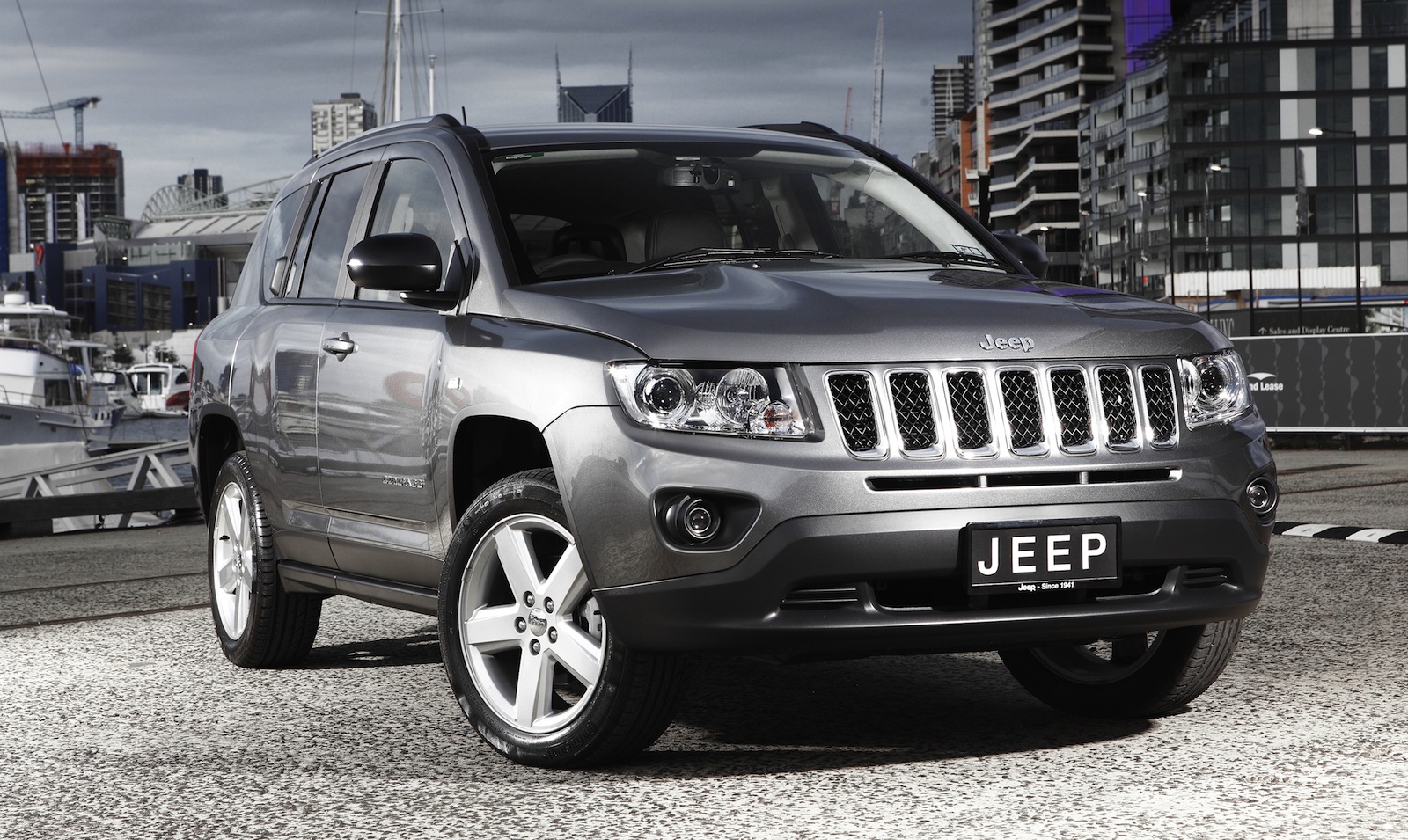 Jeep Compass, Patriot fuel tank tube recall affects 333