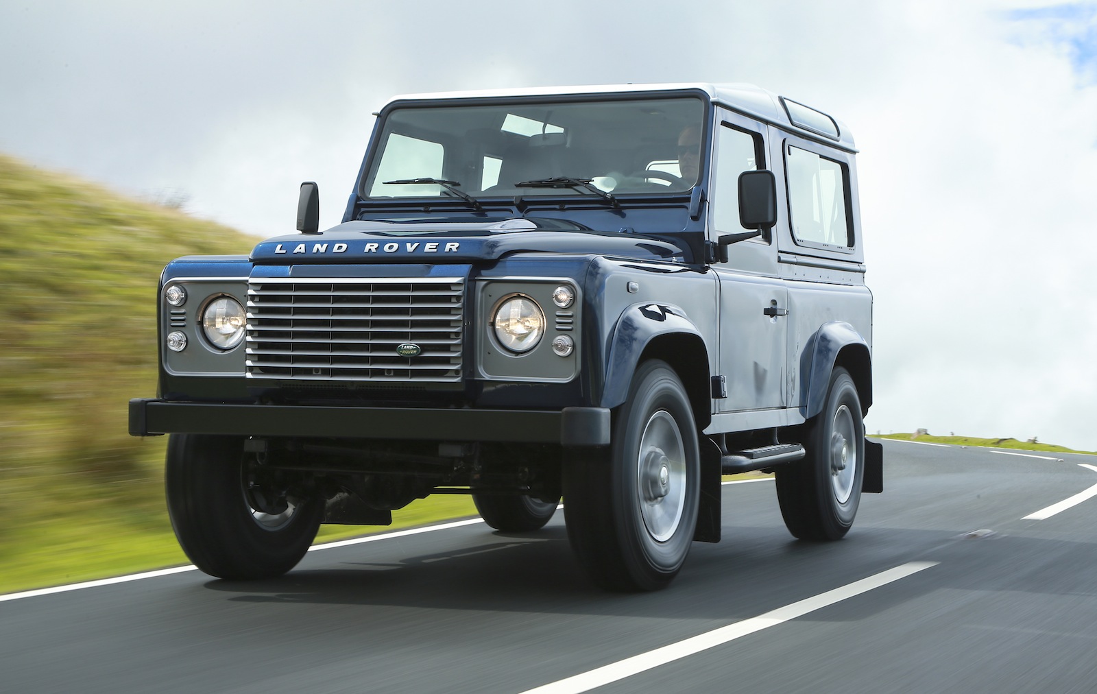 Land Rover Defender successor on track despite brand's silence Photos
