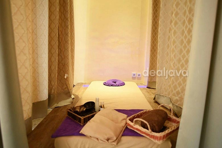 Dealjava Mom's Pregnancy Massage Whitening Clarity SPA from Salsa