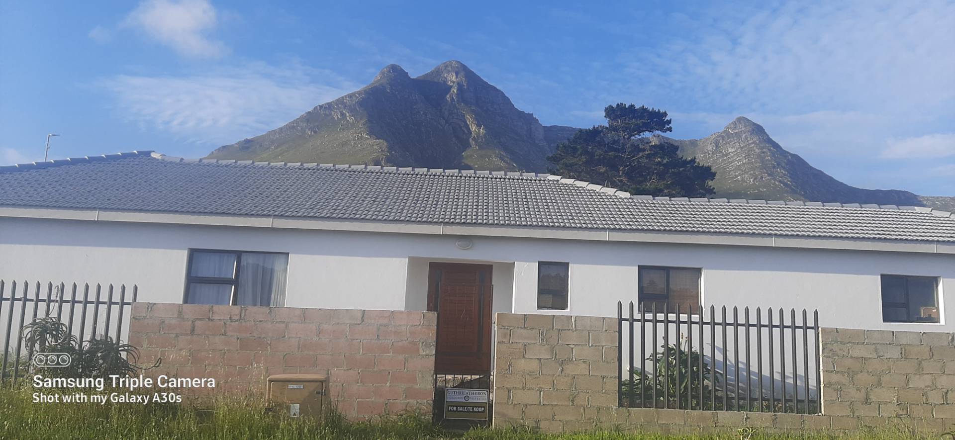 Charming 3Bed Home in Kleinmond Central with Garage, Fibre WiFi, and