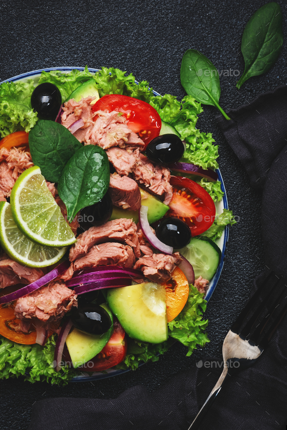 Tuna fish salad with avocado, tomato, cucumber, black olives, spinach