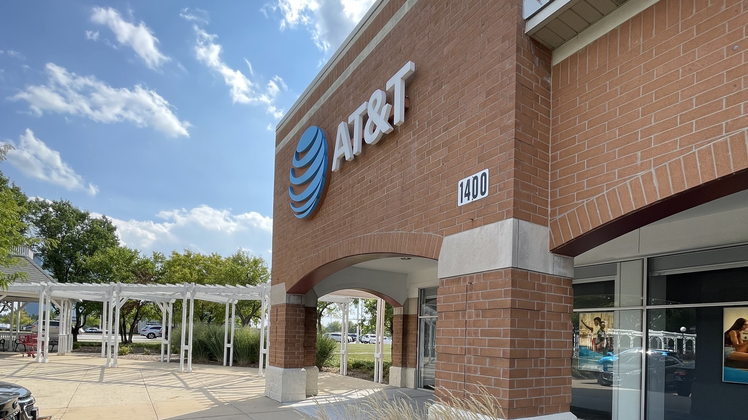 Cell Phones, Plans & Accessories in Schaumburg, IL AT&T Store
