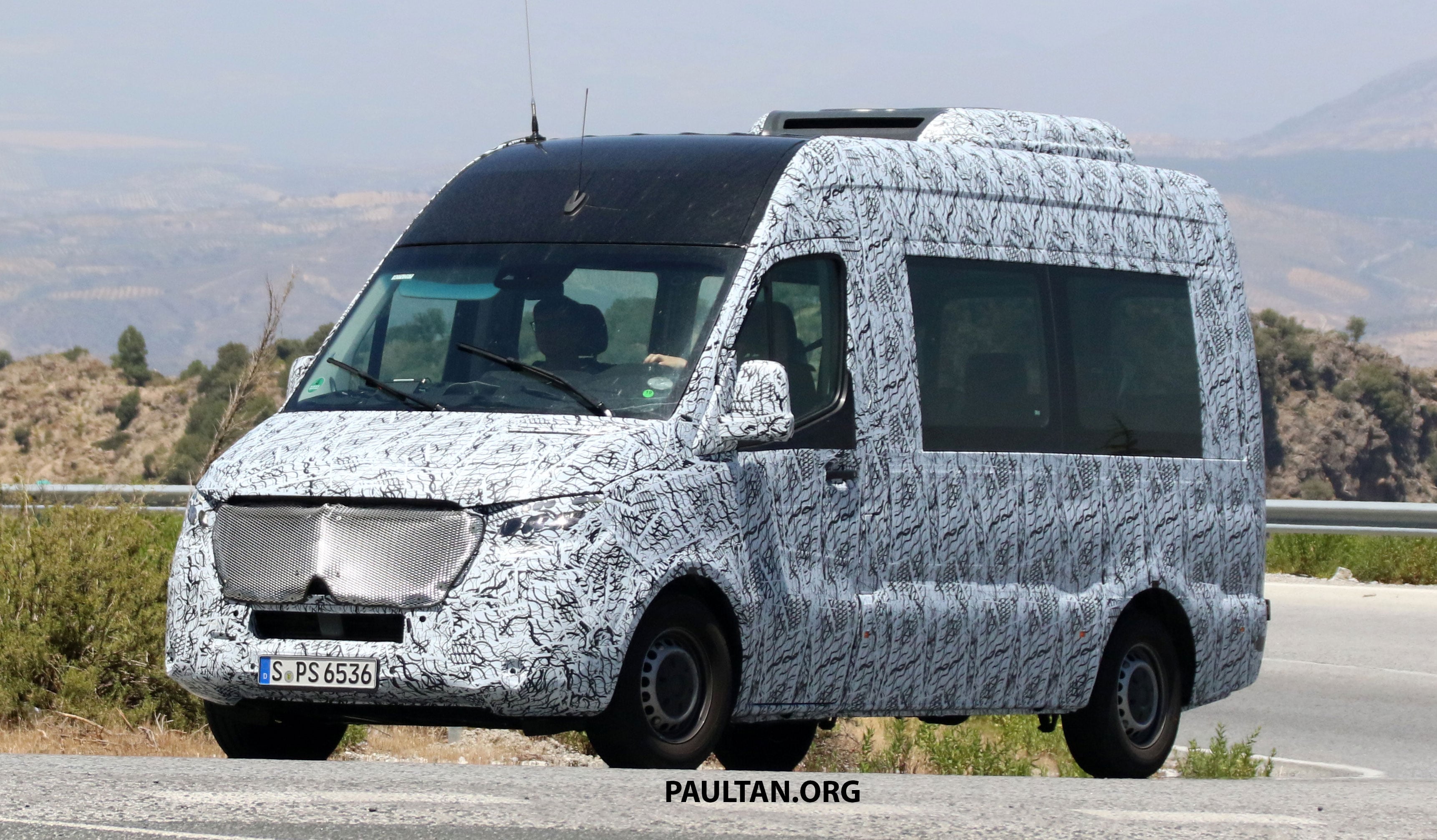 SPYSHOTS 2018 MercedesBenz Sprinter van spotted, fullelectric
