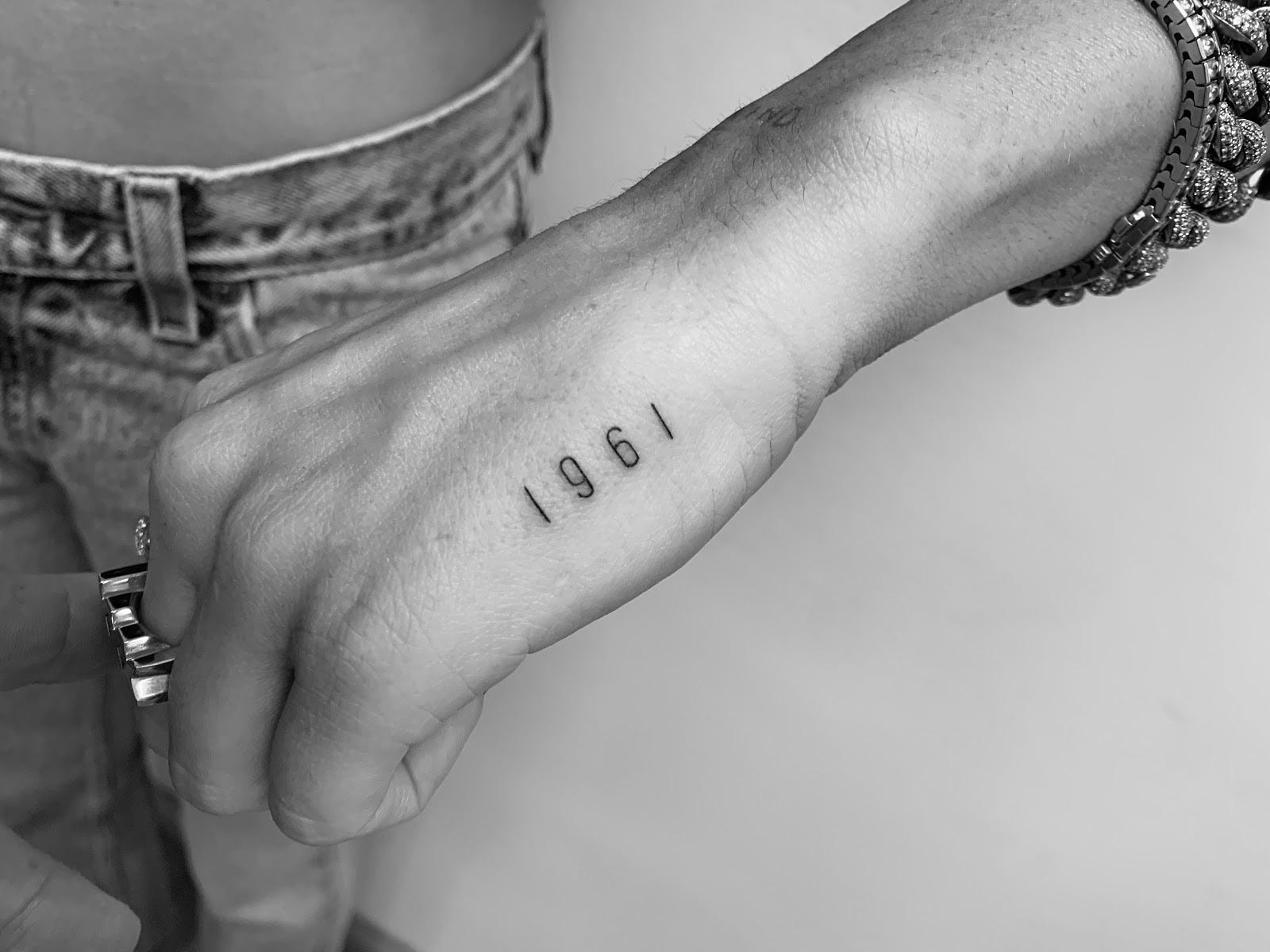 Miley Cyrus Debuts New Breakup Tattoo At Mtv Vmas 1200_x_1600_jpg