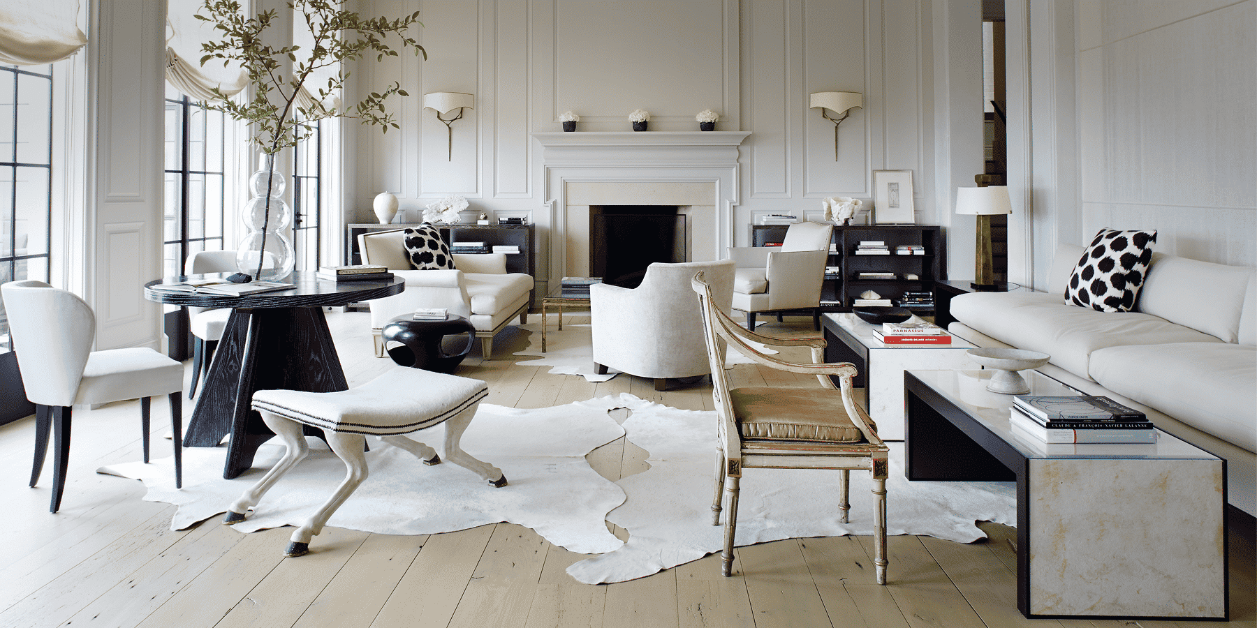 The birmingham native loves scouring flea markets and antique shops for unique finds. Betsy Brown Specializes In Comfortable Minimalism 1stdibs Introspective