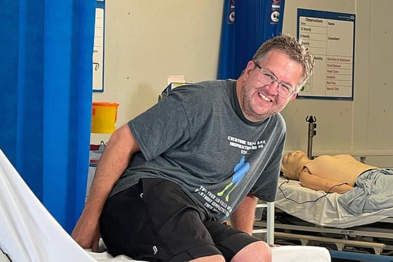 Disgraced Surgeon Cut Off Own Legs For Sex Fetish