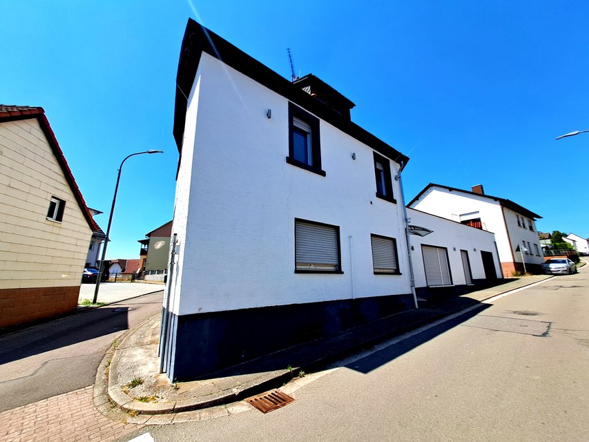 LARGE FREESTANDING HOUSE FOR RENT Rental by owner for sale on