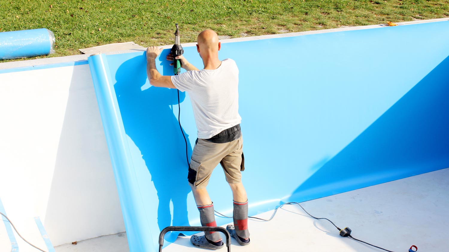 How Much Does a Pool Liner Replacement Cost? [2024 Data] Angi