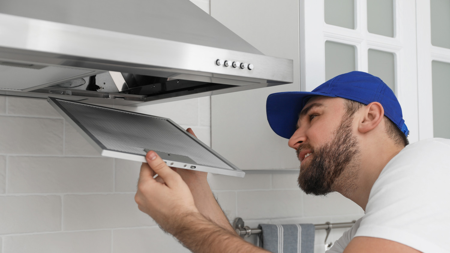 How Much Does It Cost to Install a Range Hood? [2024 Data] Angi
