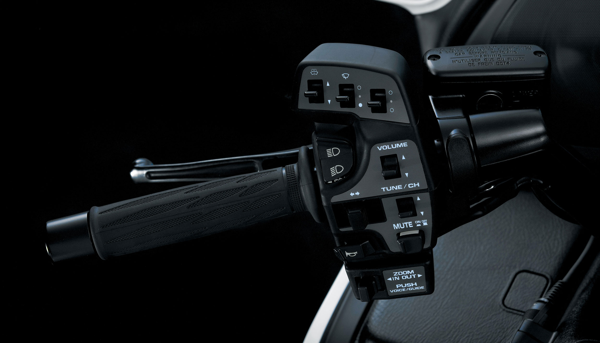 Left handlebar with volume control GL1800 goldwing honda 2012