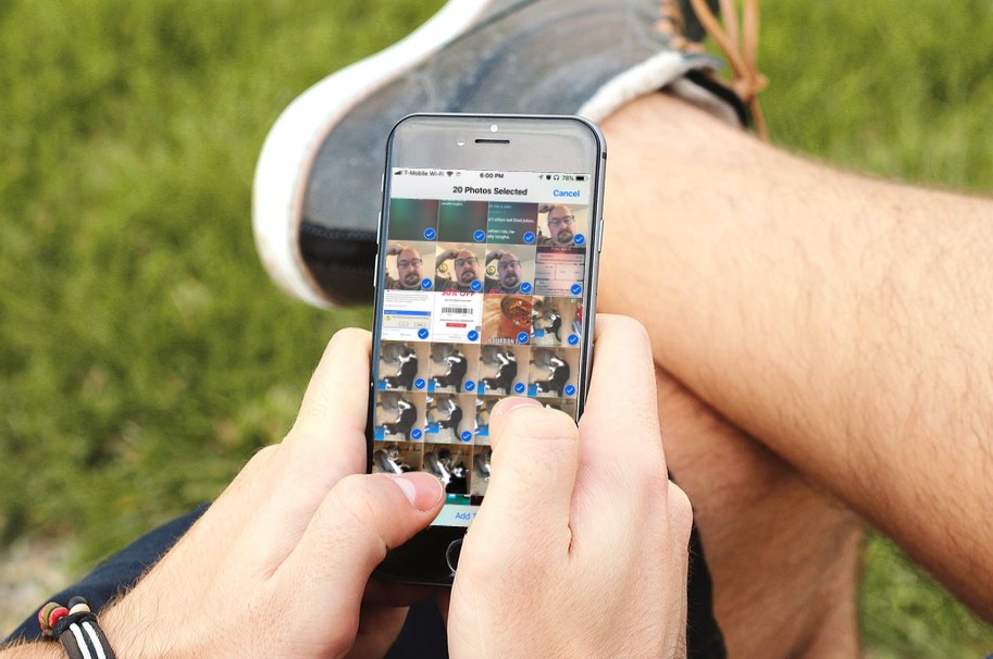 How To Quickly Select Multiple Photos on Your iPhone or iPad Without