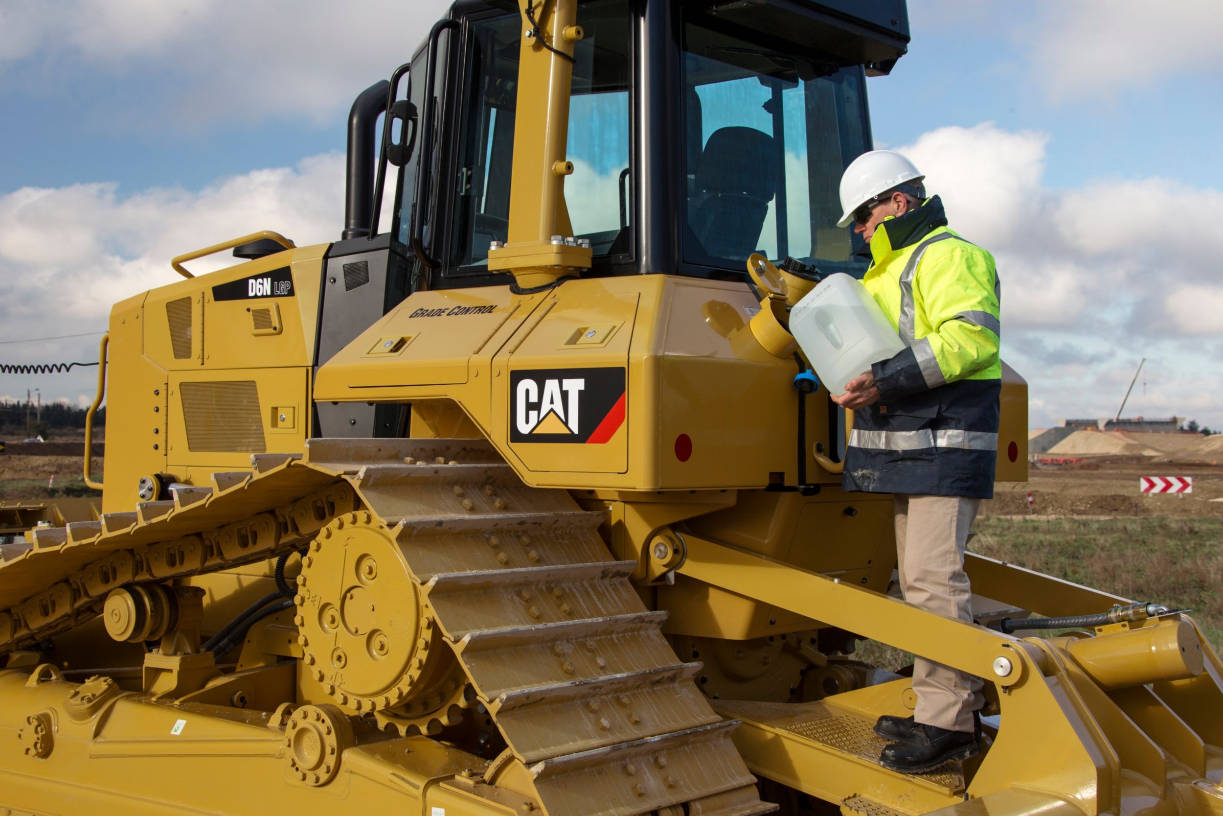Middelgrote dozers Caterpillar D6N Bergerat Monnoyeur