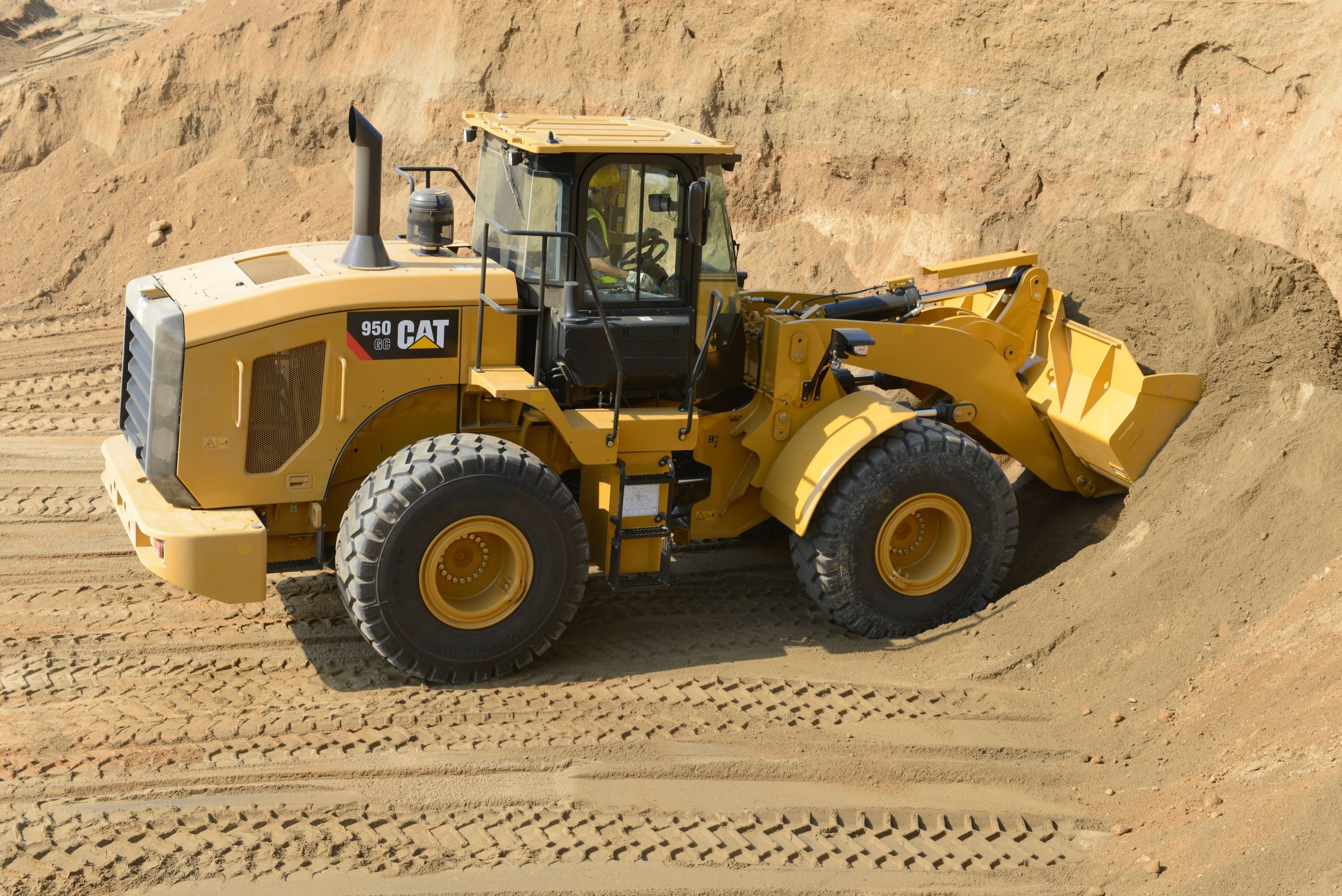 Cat® 950 GC Wheel Loader Has Proven Components, Durable Structures and