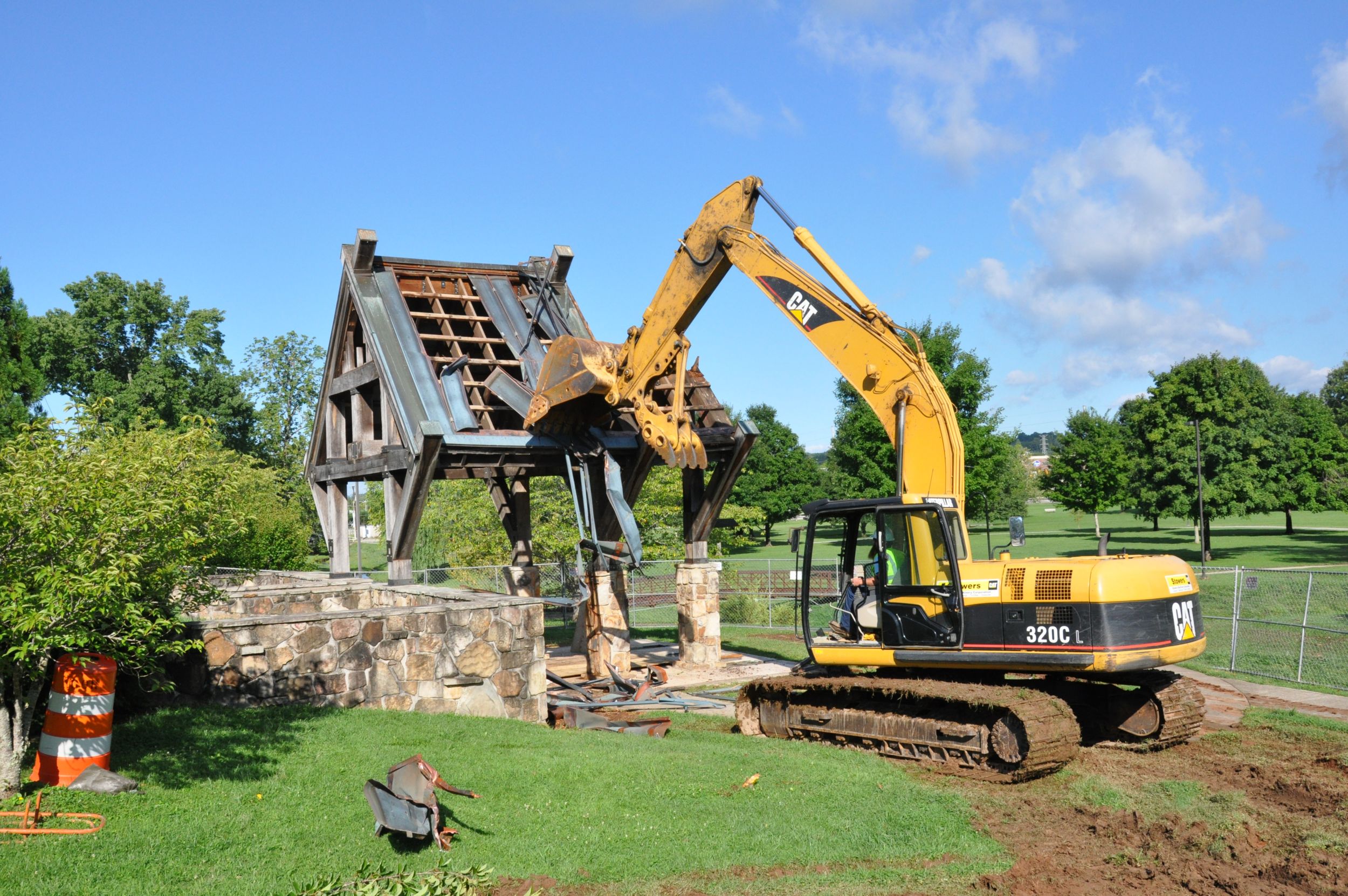 Cat Rental Machines Move Symbolic Bell in Tennessee Cat Caterpillar