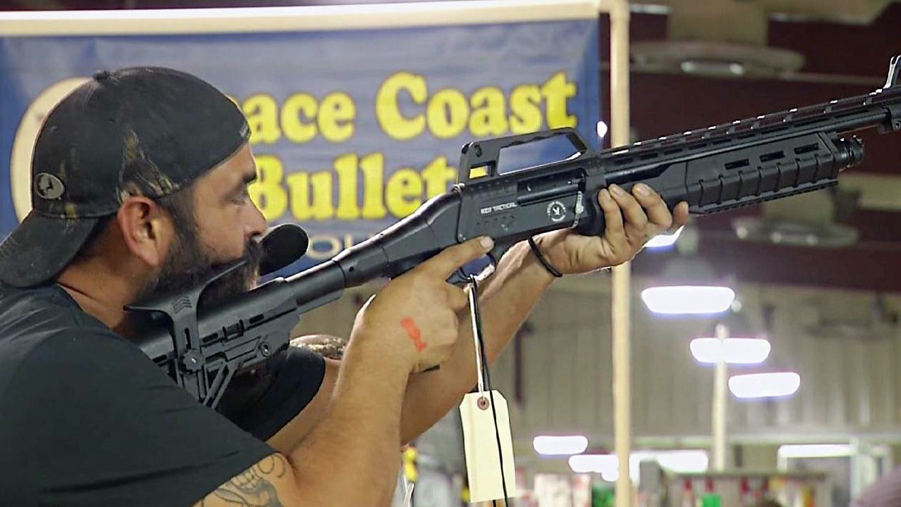 Enthusiasts Draw Their Attention to Orlando Gun Show
