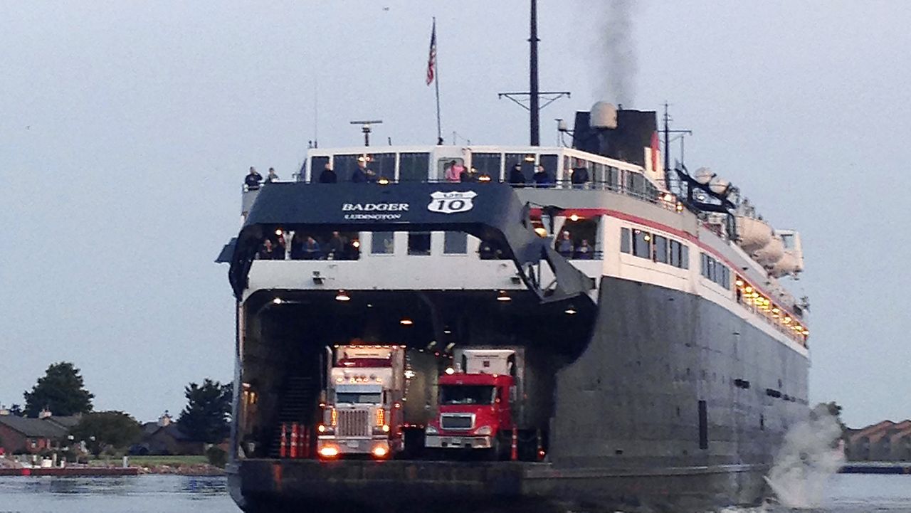 Ferry carrying traffic across Lake Michigan suspends service