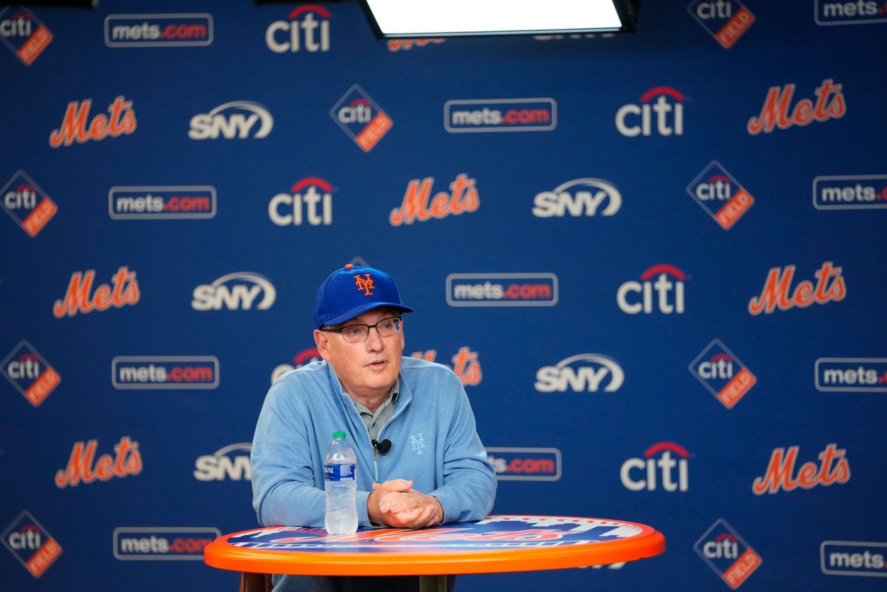 Mets owner Steve Cohen threatens players with selloff, but Showalter