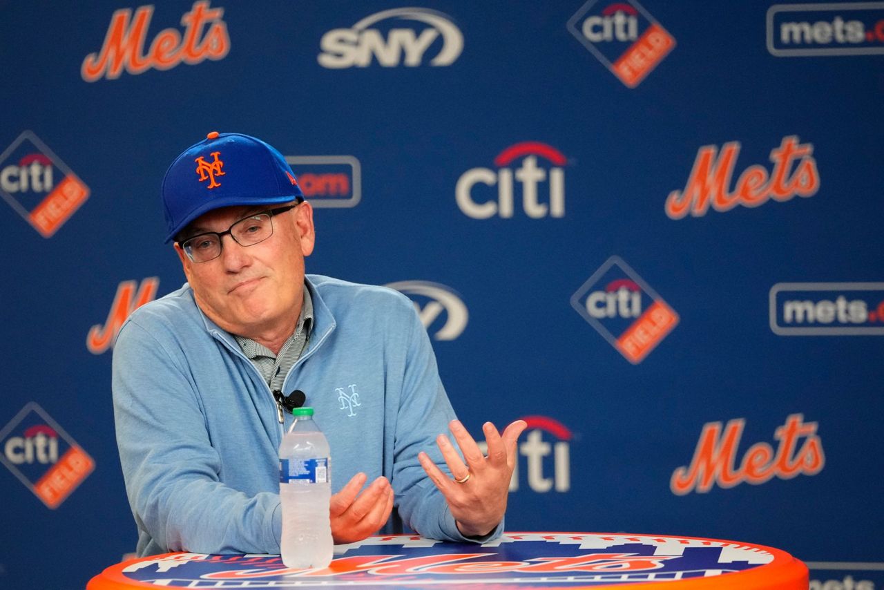 Mets owner Steve Cohen threatens players with selloff, but Showalter