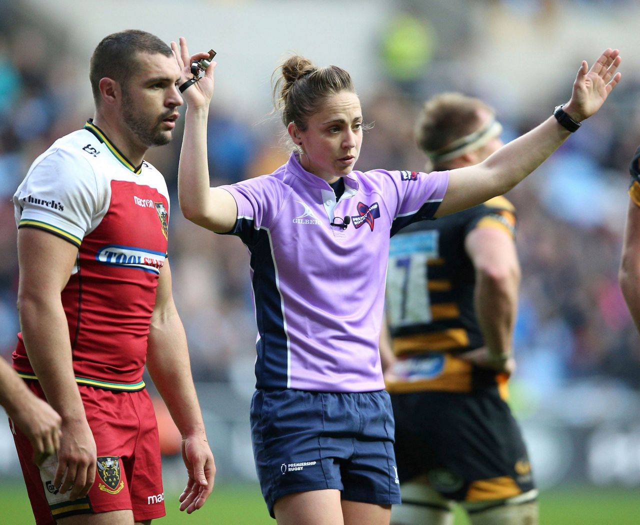Sara Cox 1st female to referee topflight English rugby game