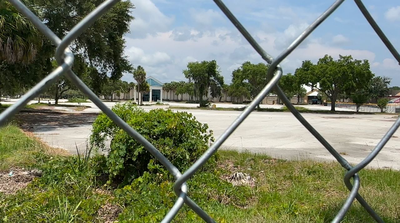 Demolition of the Crystal River Mall begin with bigger plans
