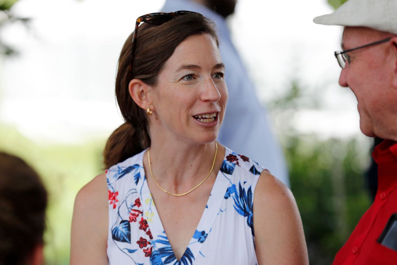 Beto O'Rourke stumps with his wife amid struggles with women