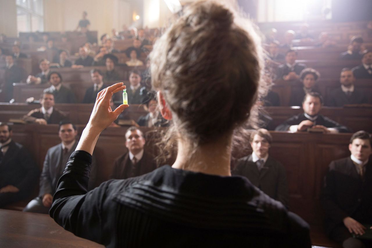 Review A Marie Curie biopic in 'Radioactive'