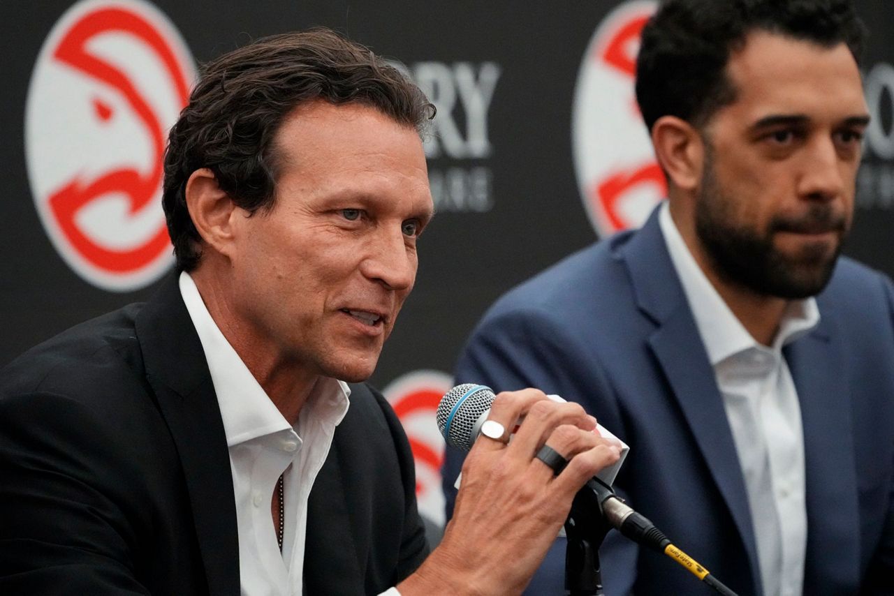 New Hawks coach Snyder facing difficult midseason transition