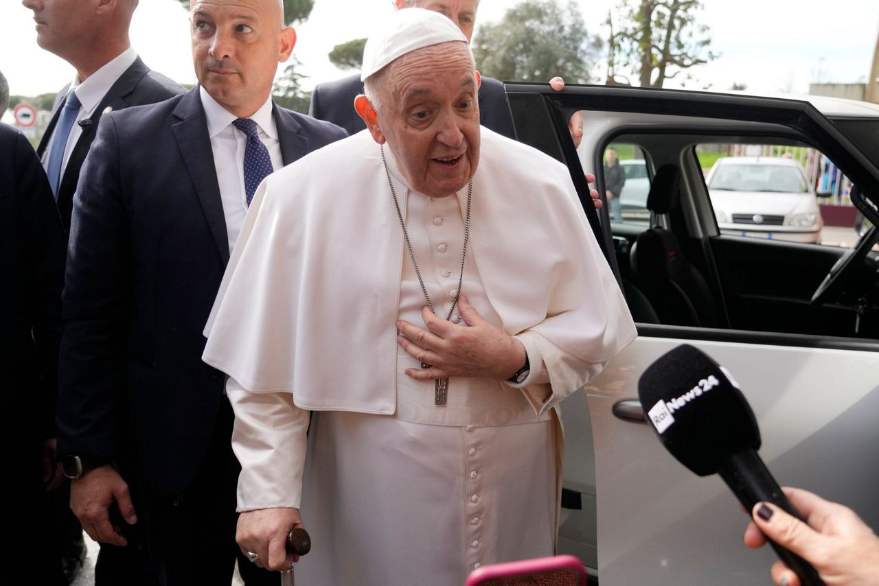 Pope Francis leaves hospital after bronchitis treatment