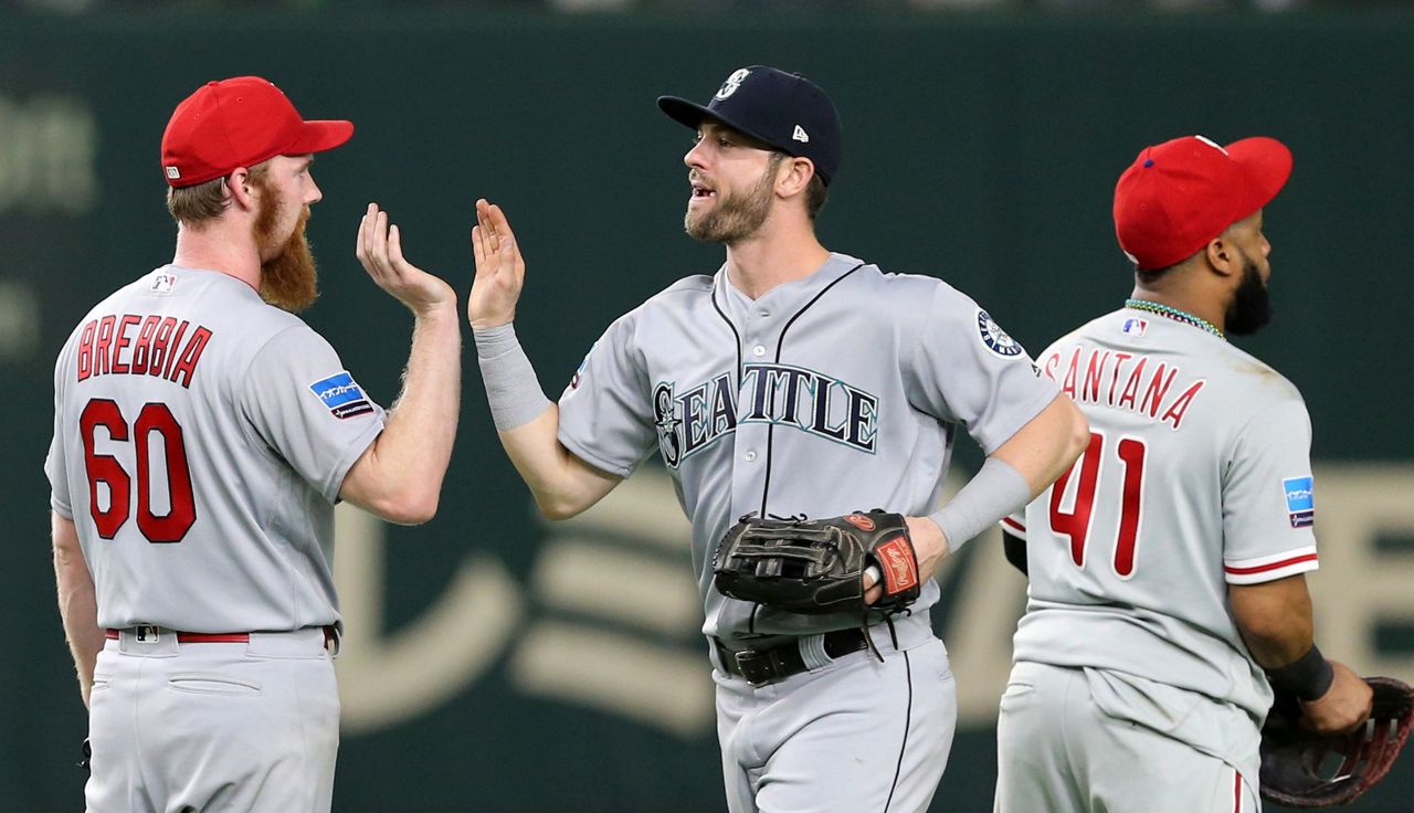 Molina, Realmuto homer to lead MLB AllStars to win in Japan