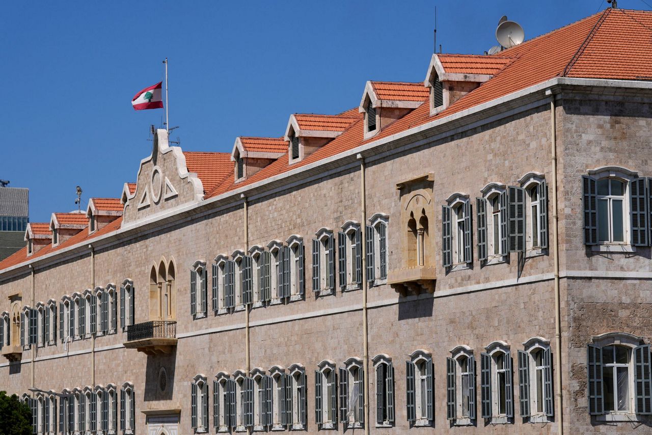 'A constant in my life' World mourns Queen Elizabeth II