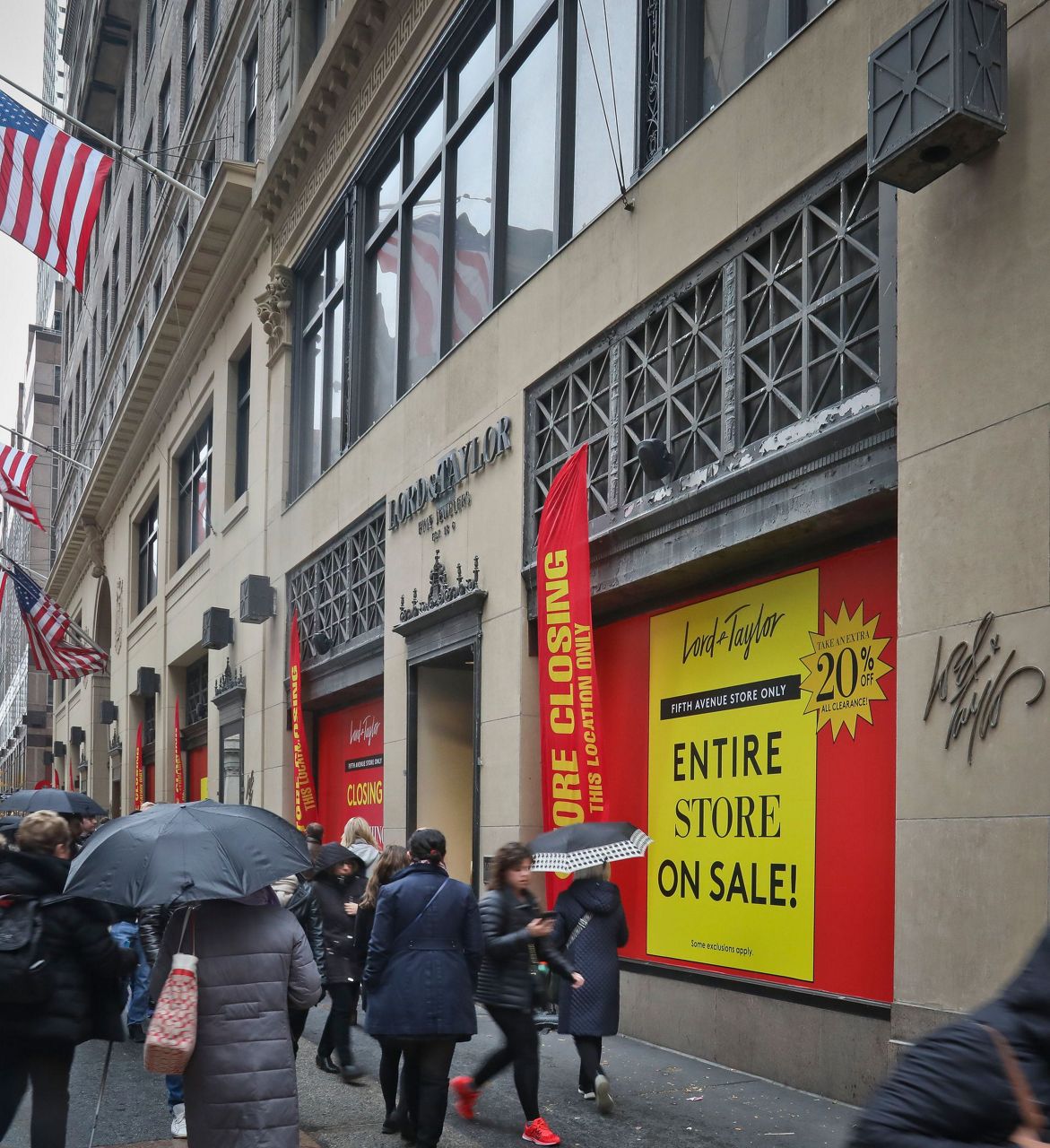 Lord & Taylor prepares to say goodbye to Fifth Avenue