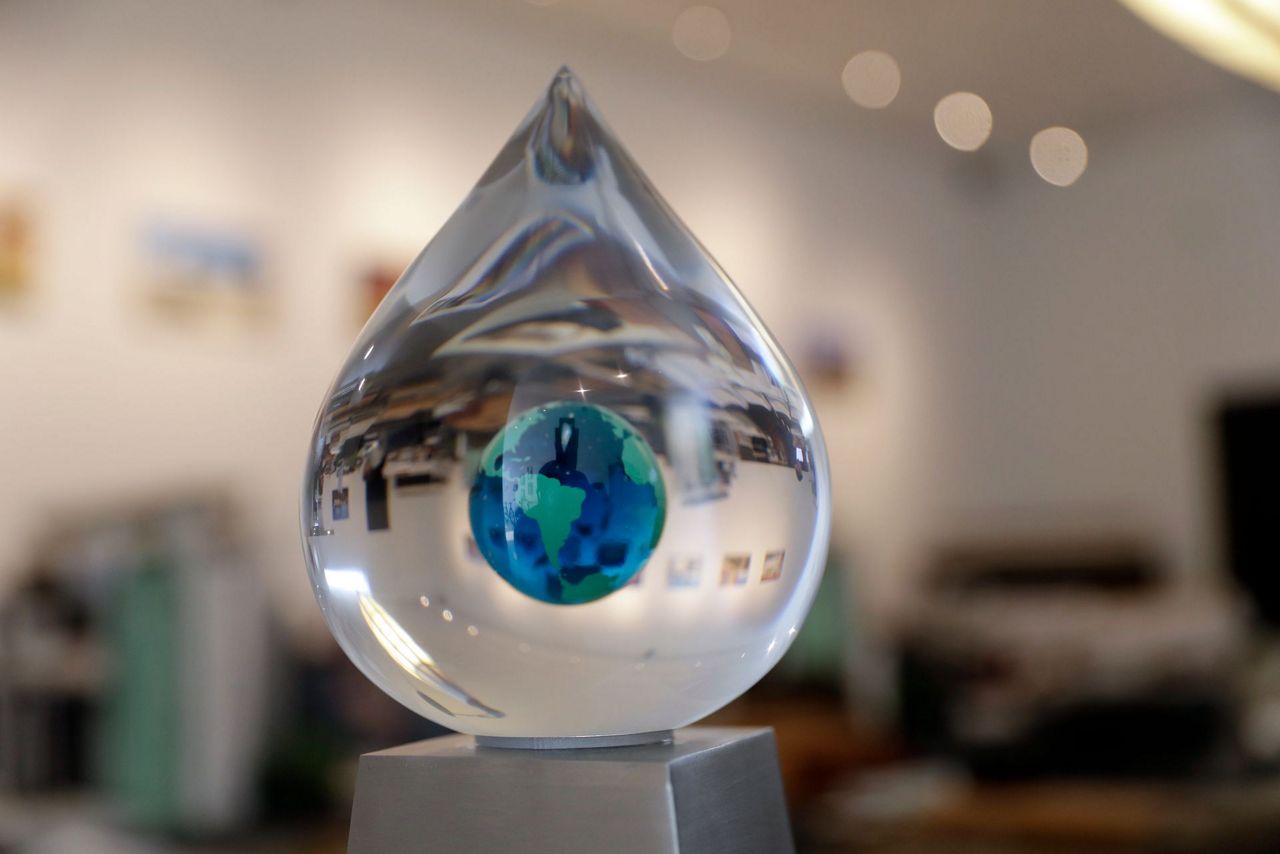 Making water from air wins Calif. couple 1.5 million XPrize