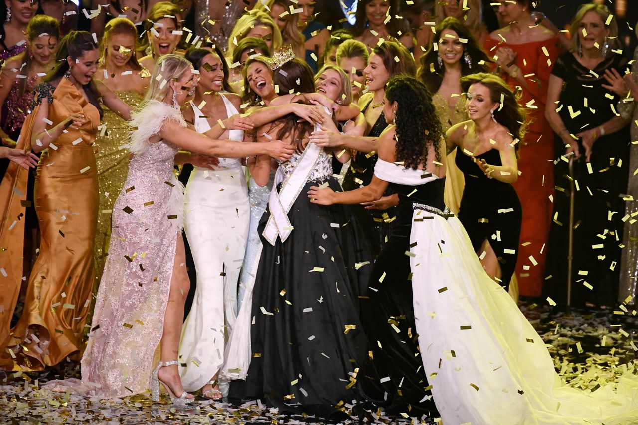 Miss Alaska, Emma Broyles, crowned Miss America