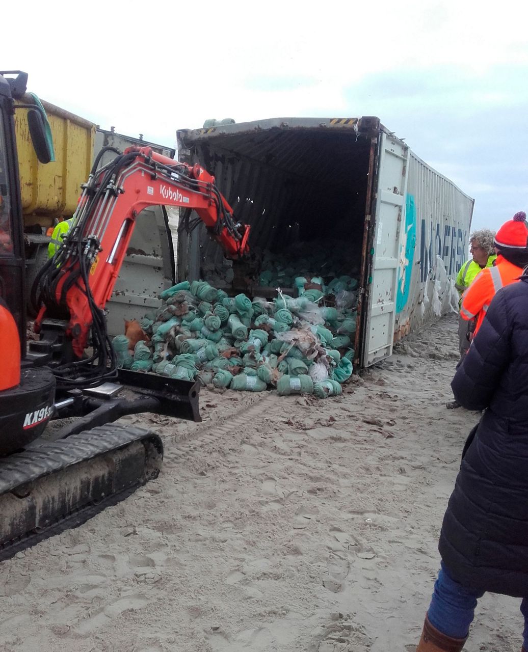 Firm pledges to find shipping containers lost in North Sea
