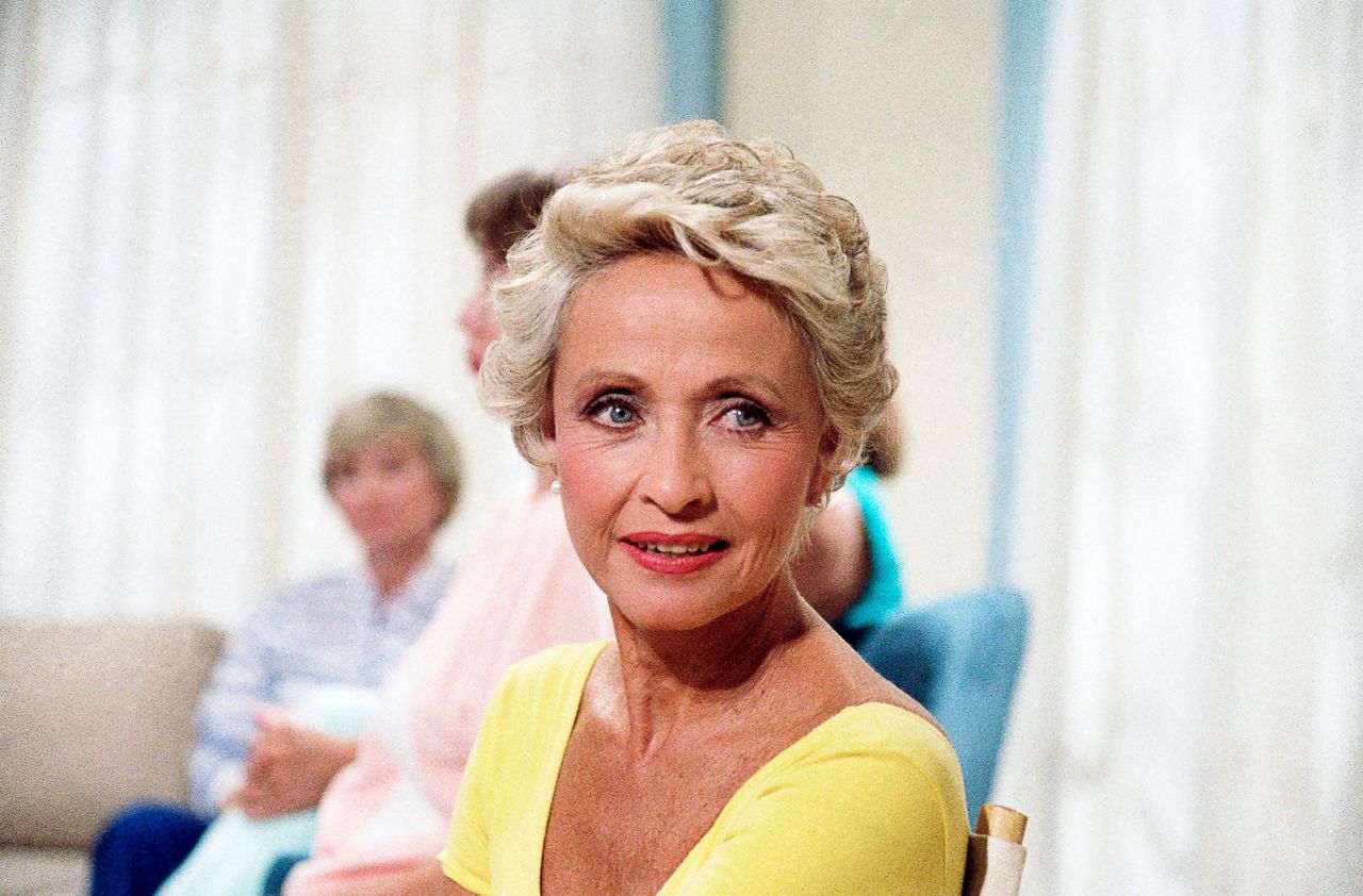 Jane Powell, Hollywood goldenage musicals star, dies at 92