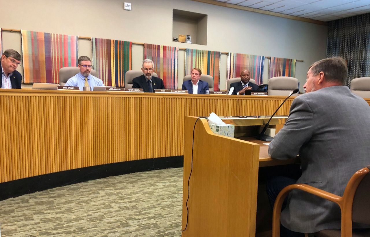 Oregon Senate panel may temporarily ban member from Capitol